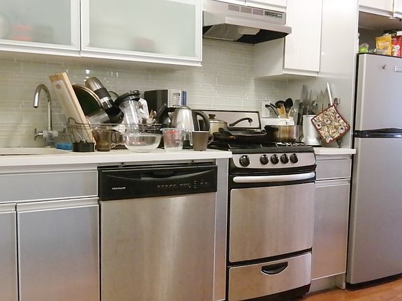 3rd image of 1512 De Kalb Ave #3L