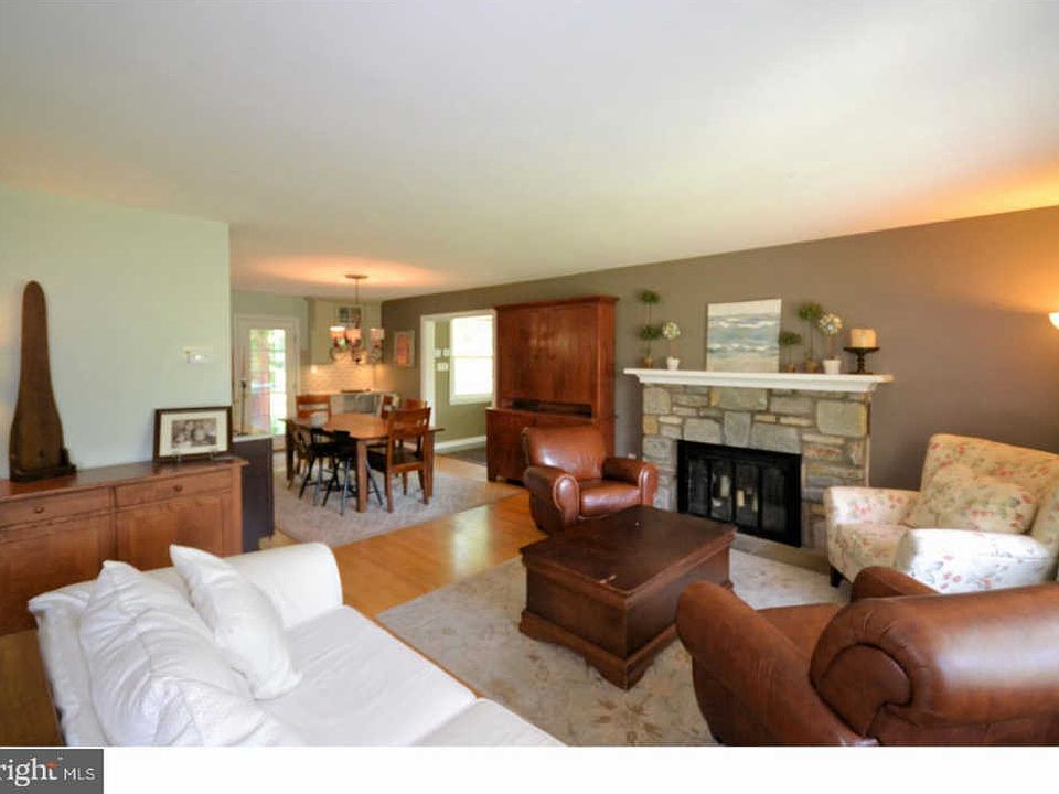 2nd image of 929 General Nash Dr