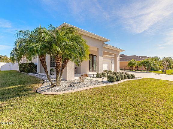 3rd image of 527 Luna Bella Ln