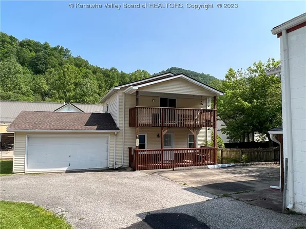 752 1/2 Campbells Creek Dr, Charleston, WV 25306