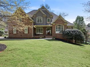 90 Elaine Dr, Roswell, GA 30076