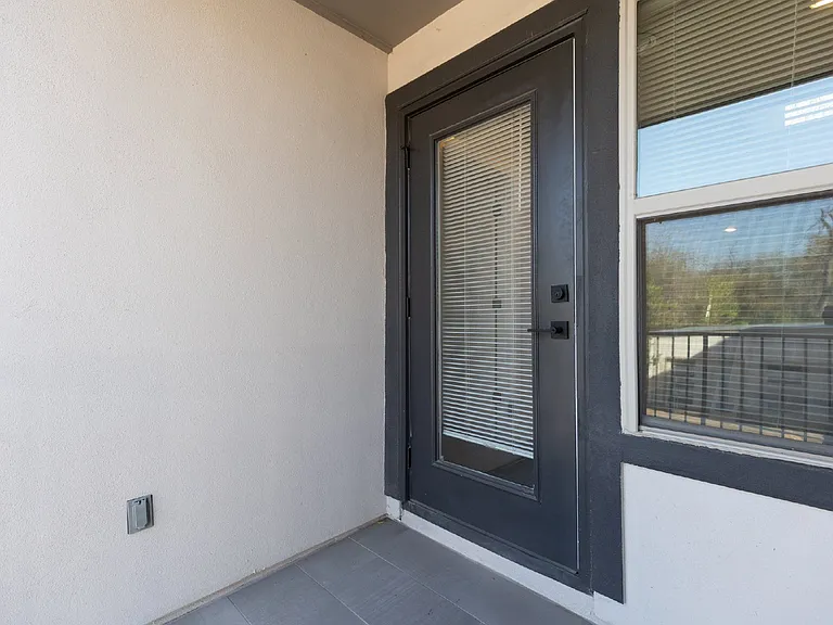 130 Rose Ln #202 — Photo 28