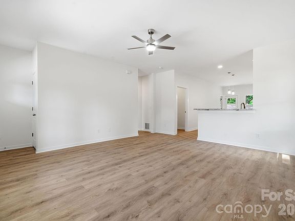 3rd image of 1150 Sloop Ave