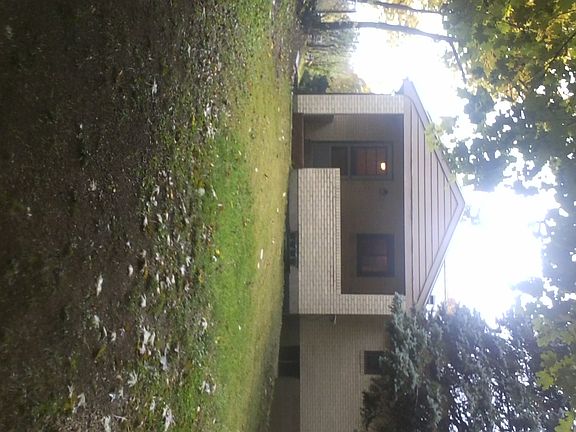 Large backyard w/porch