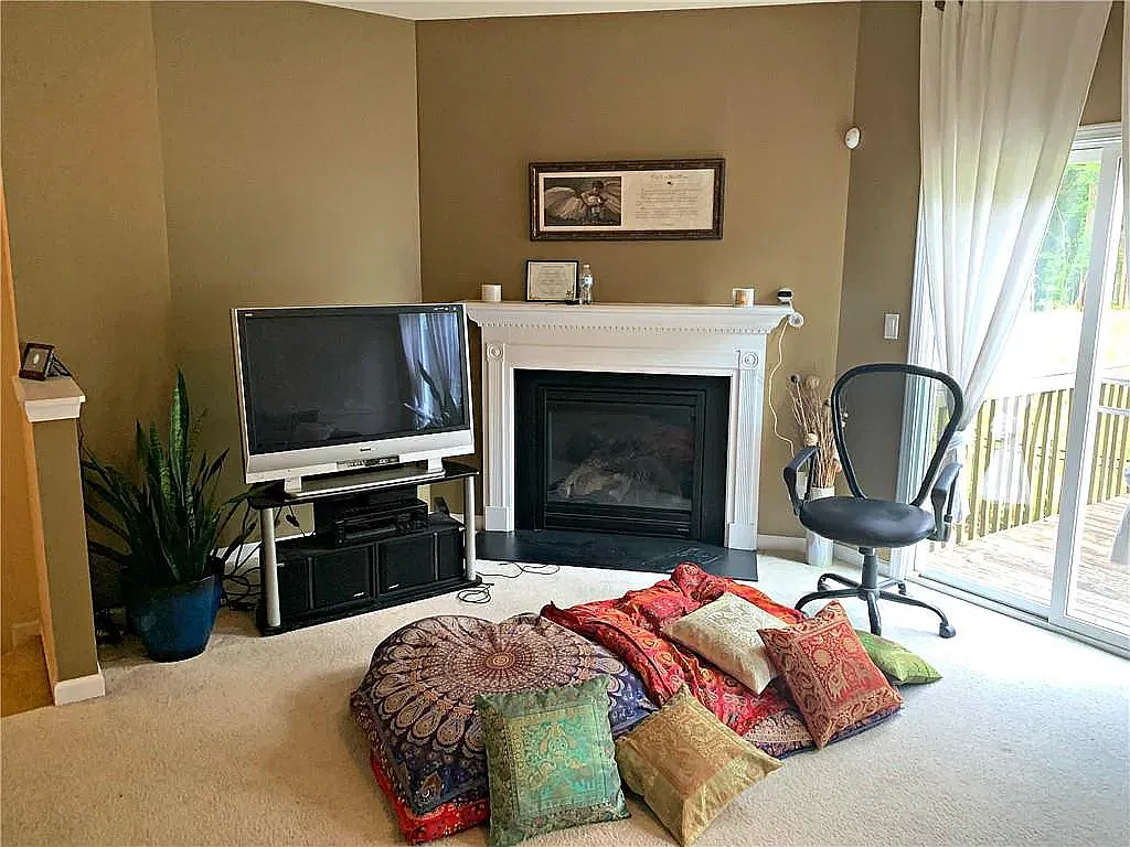 4 bed, 1496 sqft, $2,239 — Photo 4