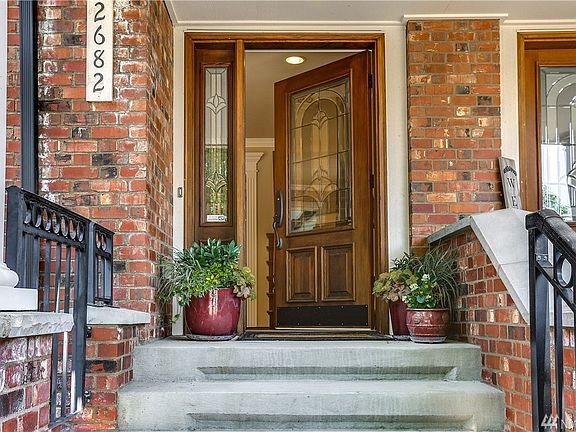 2nd image of 2682 NE Park Dr