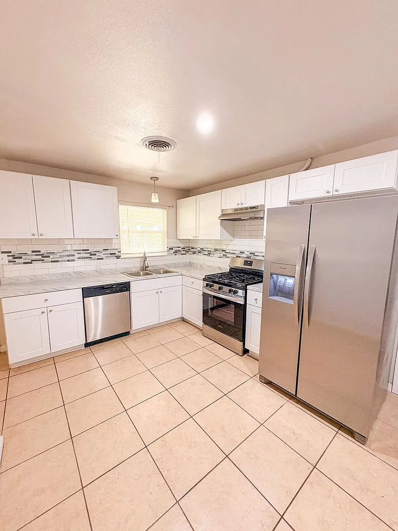3 Bed/1 Bath Home For Rent - Killeen, TX! — Photo 4
