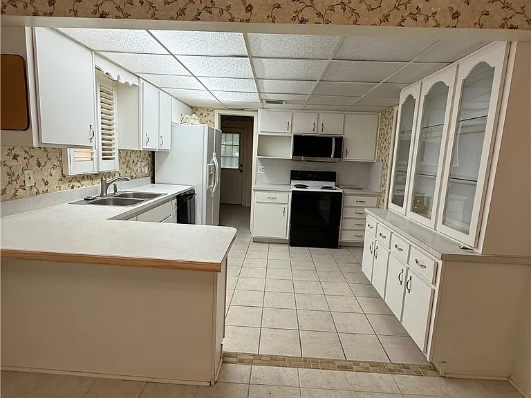 647 Holmes Ave — Photo 13