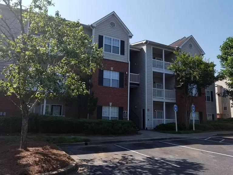 12th & James Luxury Apartments — Photo 10