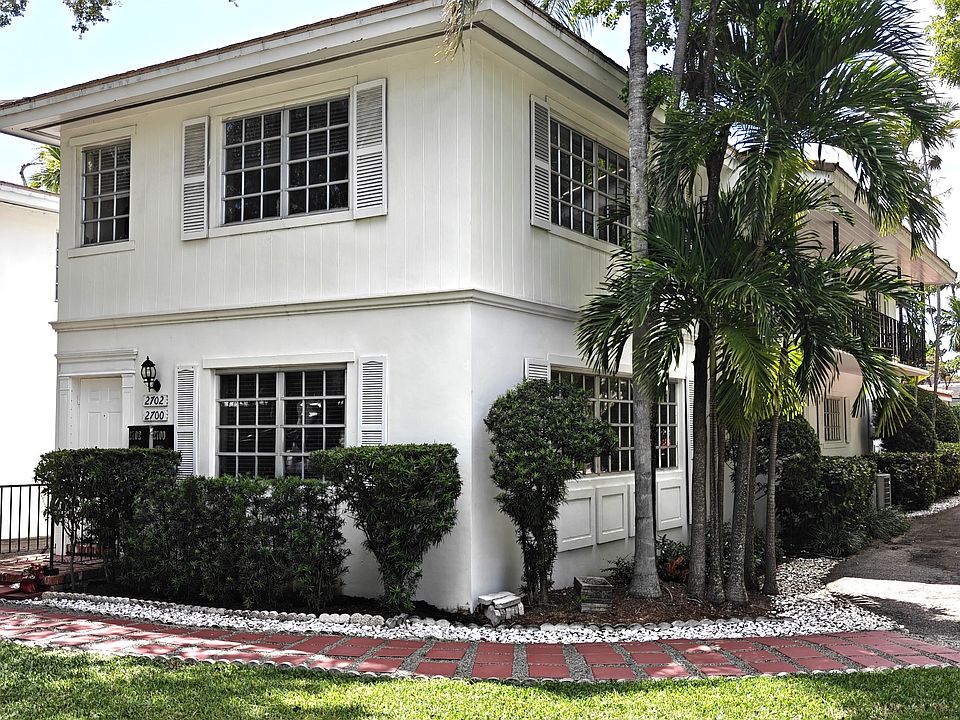 2702 Segovia Street, Corner Lot -- Top Floor (2F) Apt, front facing Segovia