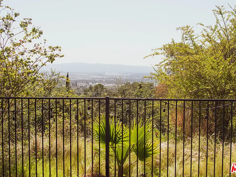 1070 Norumbega Dr — Photo 23