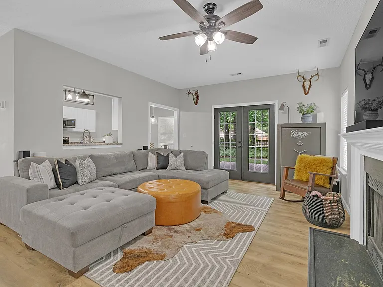 805 Vantage Ct — Photo 18