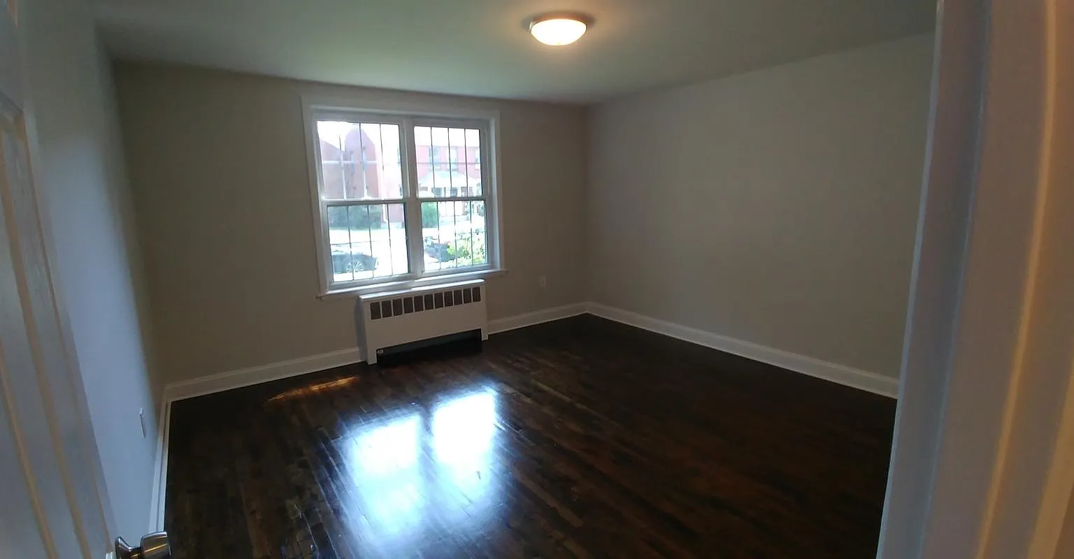 2 bed, 900 sqft, $2,400 — Photo 2
