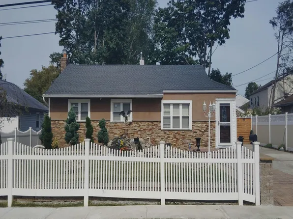 274 Coventry Rd N, West Hempstead, NY 11552