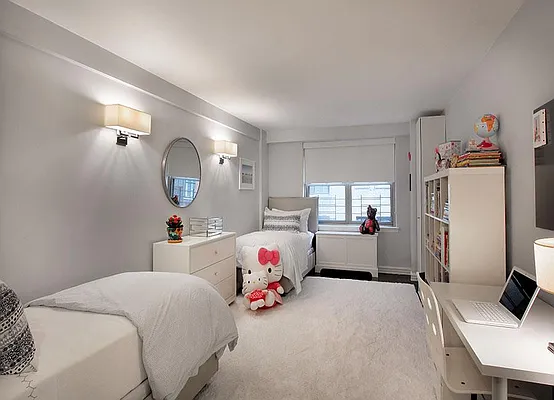 Sold by Warburg | media 8