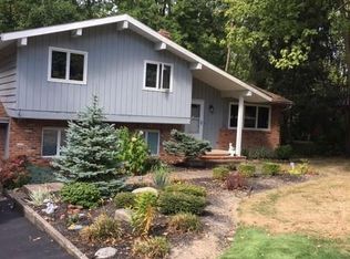 9690 Glenstone Dr, Willoughby, OH 44094