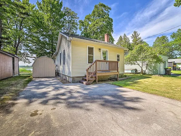 805 Rainbow Dr, East Tawas, MI 48730
