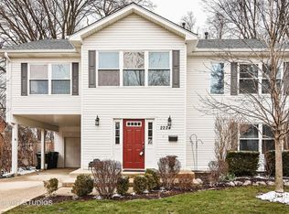 2224 Illinois Rd, Northbrook, IL 60062