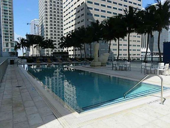 3rd image of 325 Biscayne Blvd #1820