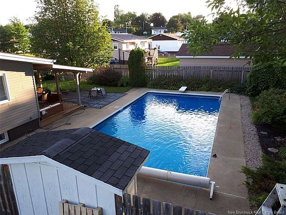 4th image of 140 Neil Dr