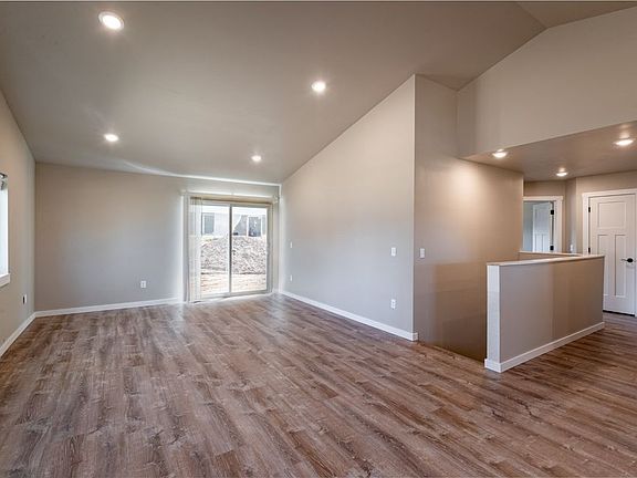 4th image of 2307 John Leis St