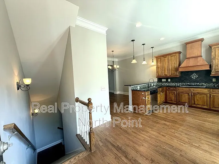 3026 Eltham Pl — Photo 4
