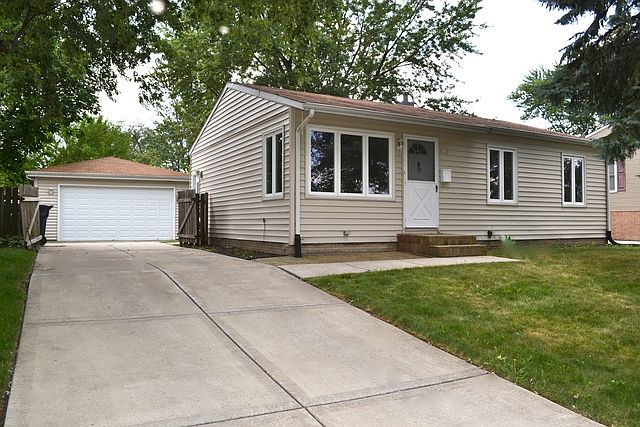 1st image of 8907 Golfview Dr