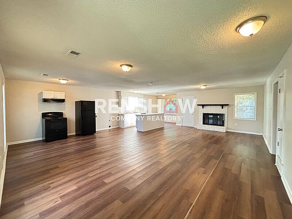 3rd image of 3145 Maple Hill Dr