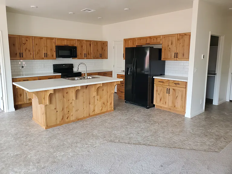 4667 S 3100 W — Photo 10
