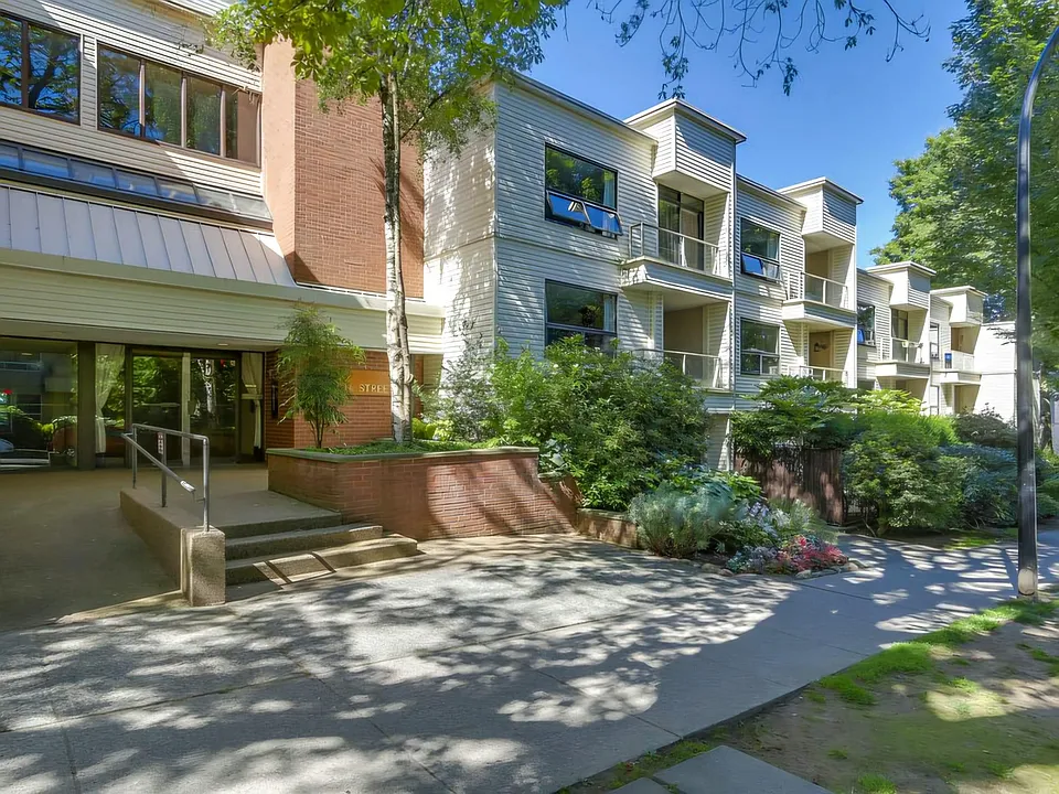 1350 Comox St #211