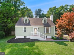 12718 Meadowood Dr, Silver Spring, MD 20904