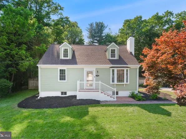 12718 Meadowood Dr, Silver Spring, MD 20904