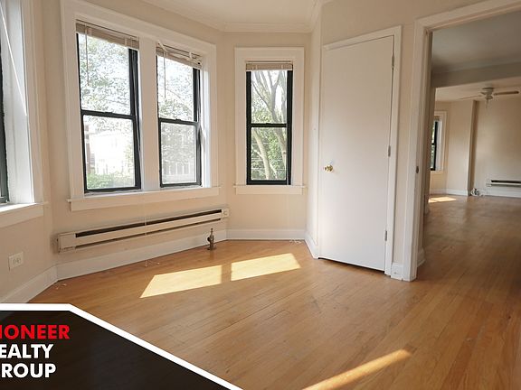 4th image of 3838 N Greenview Ave #3843-1