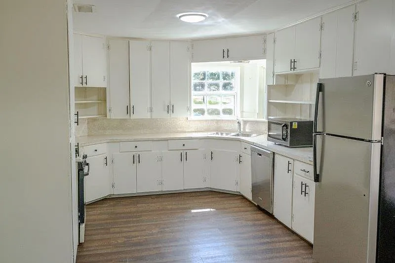 2 bed, 1050 sqft, $1,300 — Photo 3