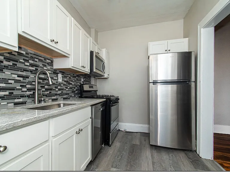 17001 Madison Ave — Photo 2