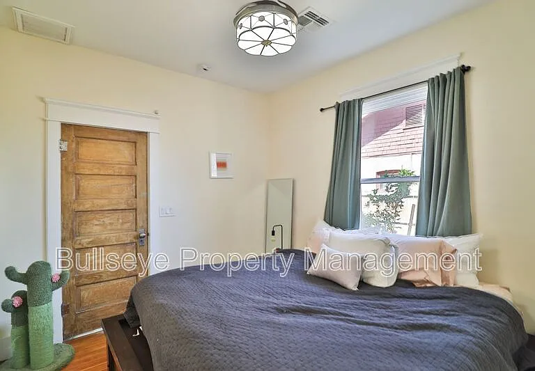 1238 E McKinley St — Photo 15
