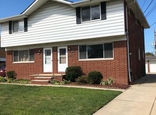 30277 Ridgeview Dr, Wickliffe, OH 44092