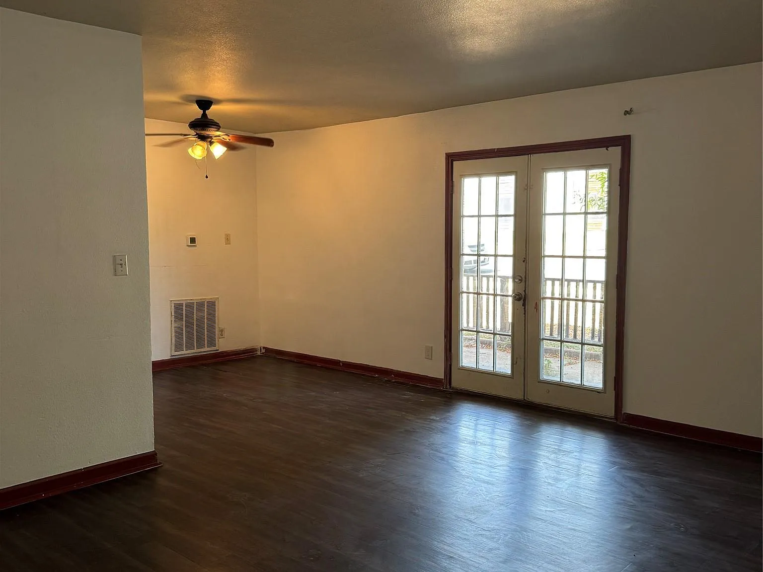 2 bed, 1.0 bath, 952 sqft, $1,200 — Photo 2