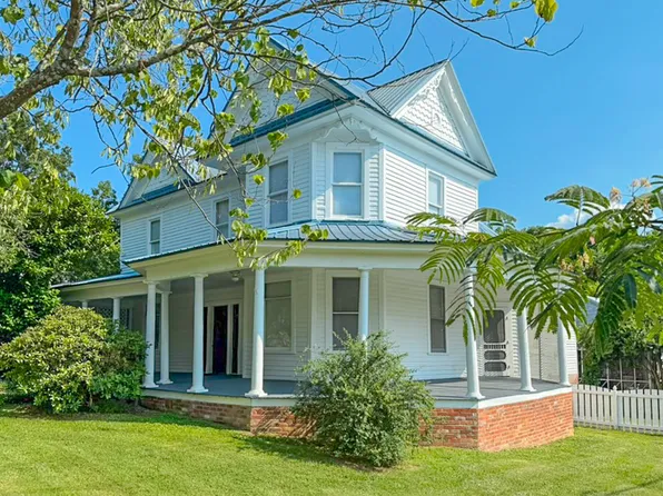 29 Oak St, Roxboro, NC 27573