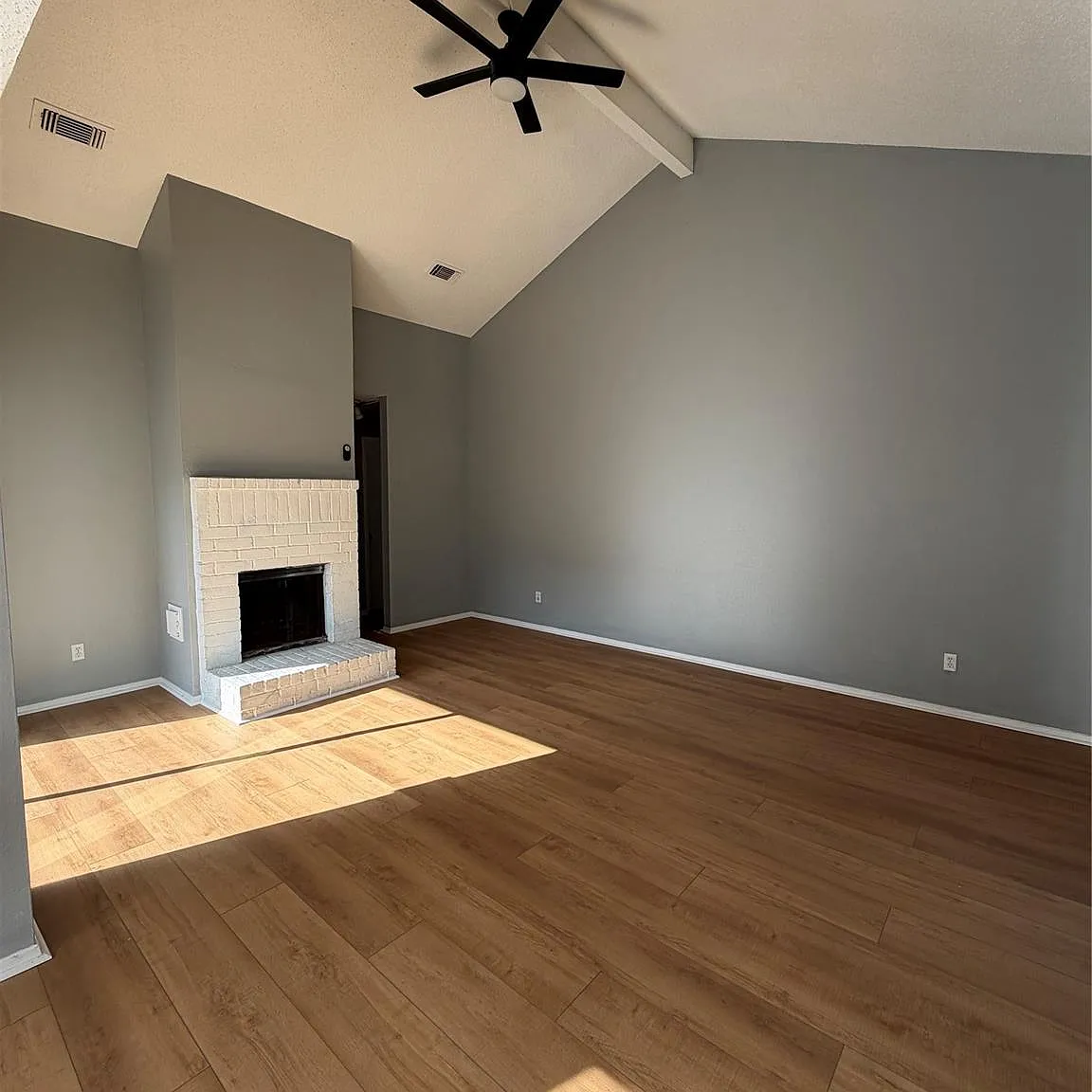 2 bed, 1.0 bath, 968 sqft, $1,600 — Photo 4