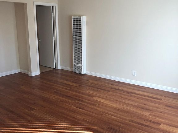 4th image of 4815 Persimmon Ave APT 32