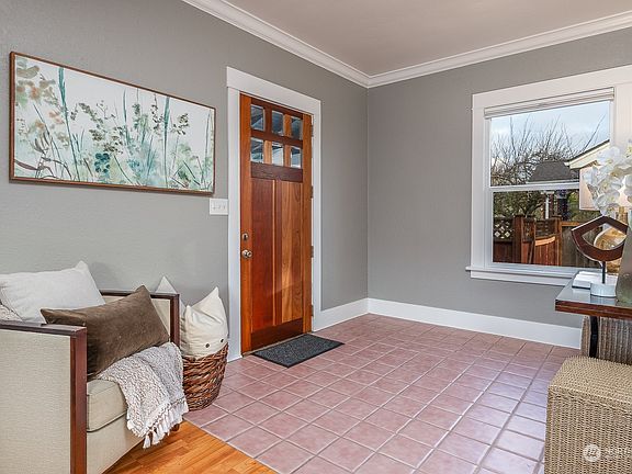 3rd image of 4065 Tacoma Avenue S