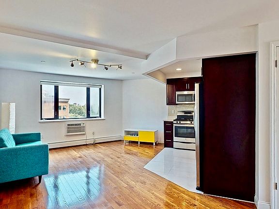 3rd image of 456 W 167th St APT 6A