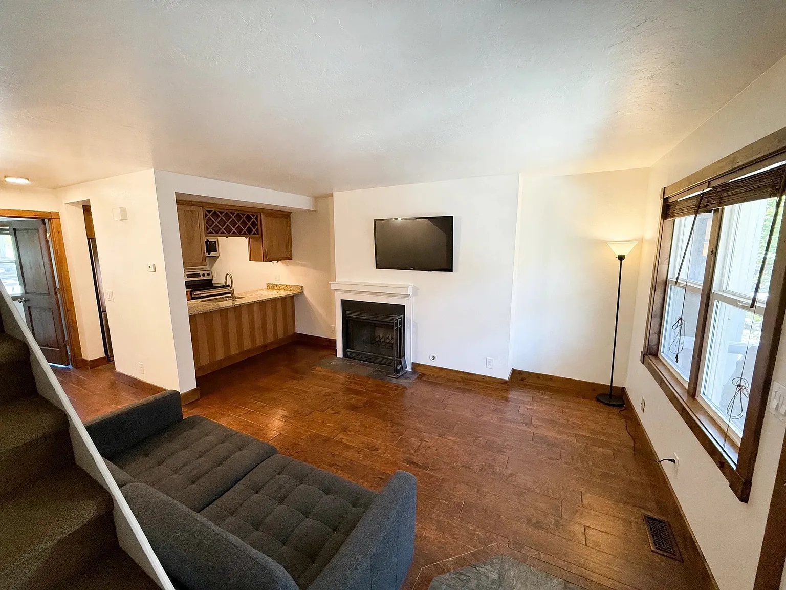 3 bed, 1066 sqft, $3,200 — Photo 3