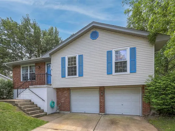 716 SE Redwood Ln, Blue Springs, MO 64014
