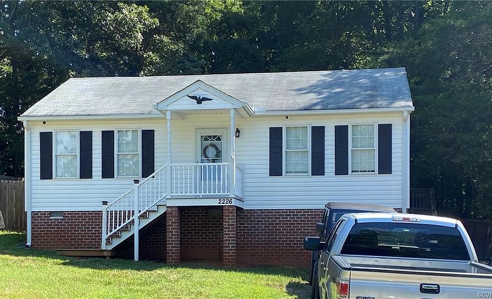 1st image of 2226 Lakeview Dr