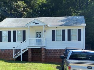 2226 Lakeview Dr, Powhatan, VA 23139