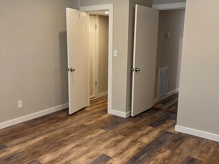 8049 Forest Hills Dr — Photo 34