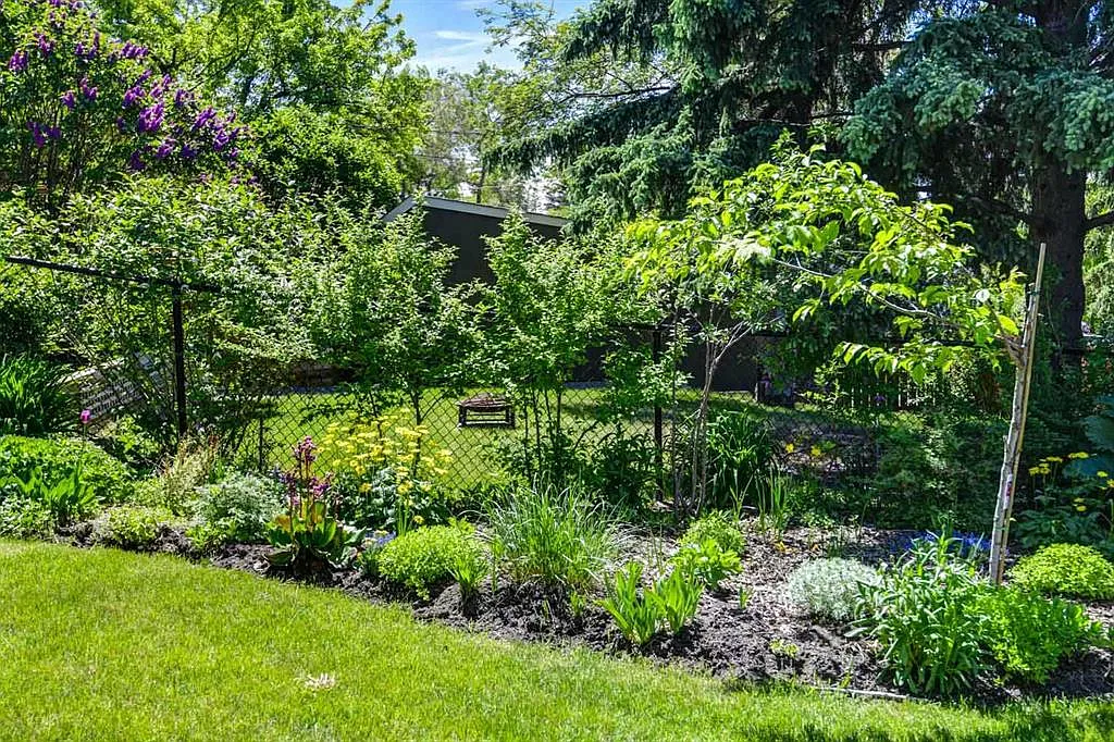 5 bed, 3.0 bath, 2210 sqft, $4,150 — Photo 4