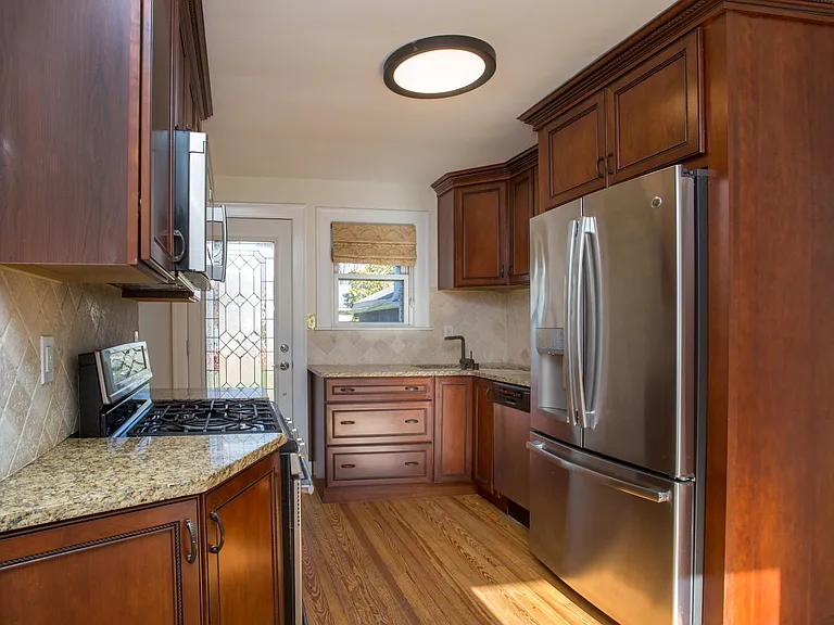 1319 Hull St — Photo 13